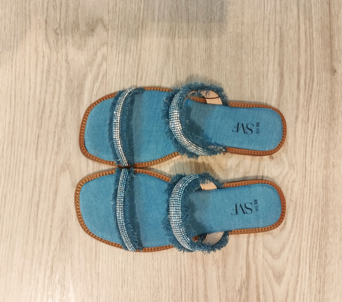 Sandalen mit Fransen