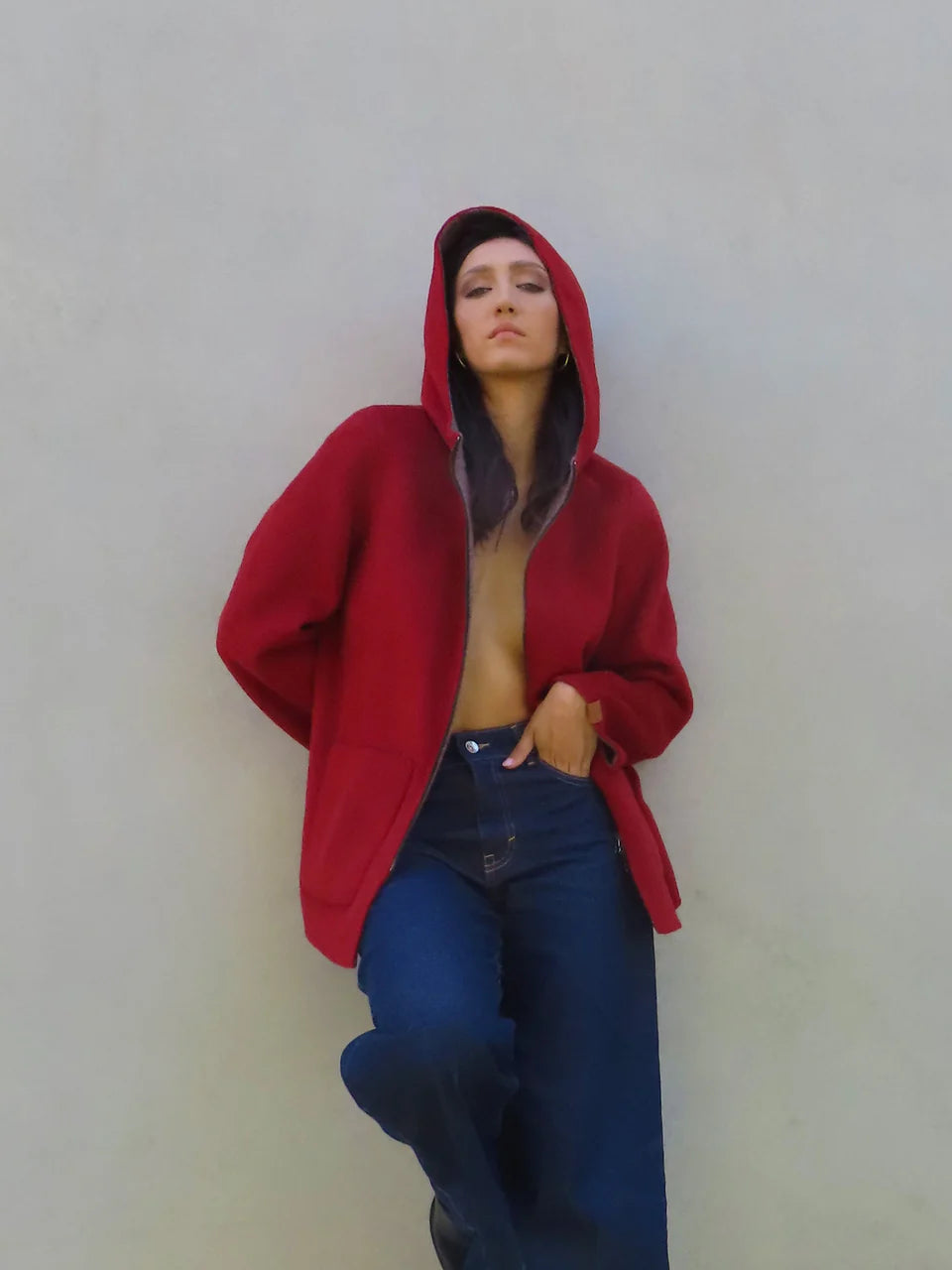 MANTEAU RÉVERSIBLE AVEC CAPUCHE ROUGE ET MOKA