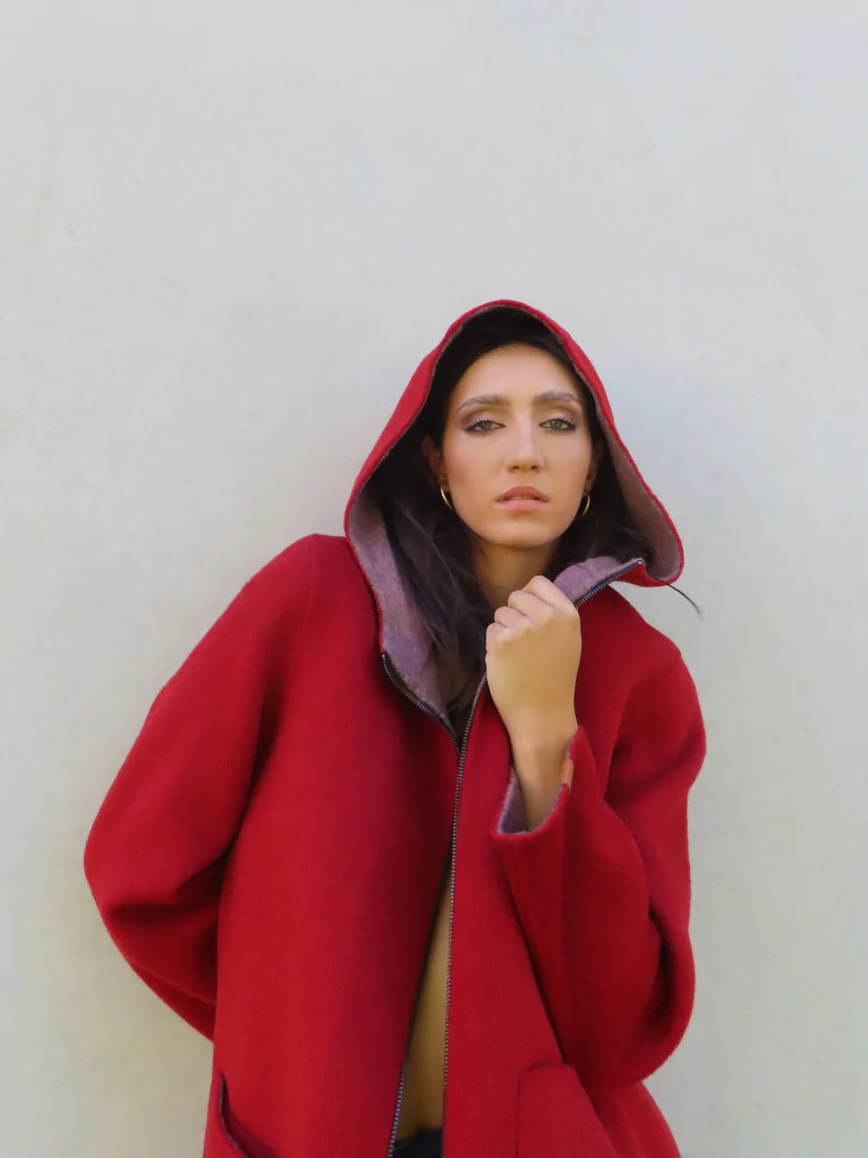MANTEAU RÉVERSIBLE AVEC CAPUCHE ROUGE ET MOKA
