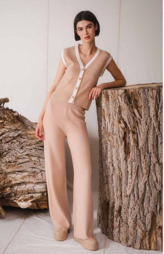 Beigefarbene Spitzenhose