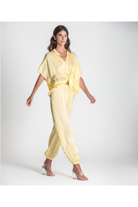 CALÇAS DE CETIM AMARELAS