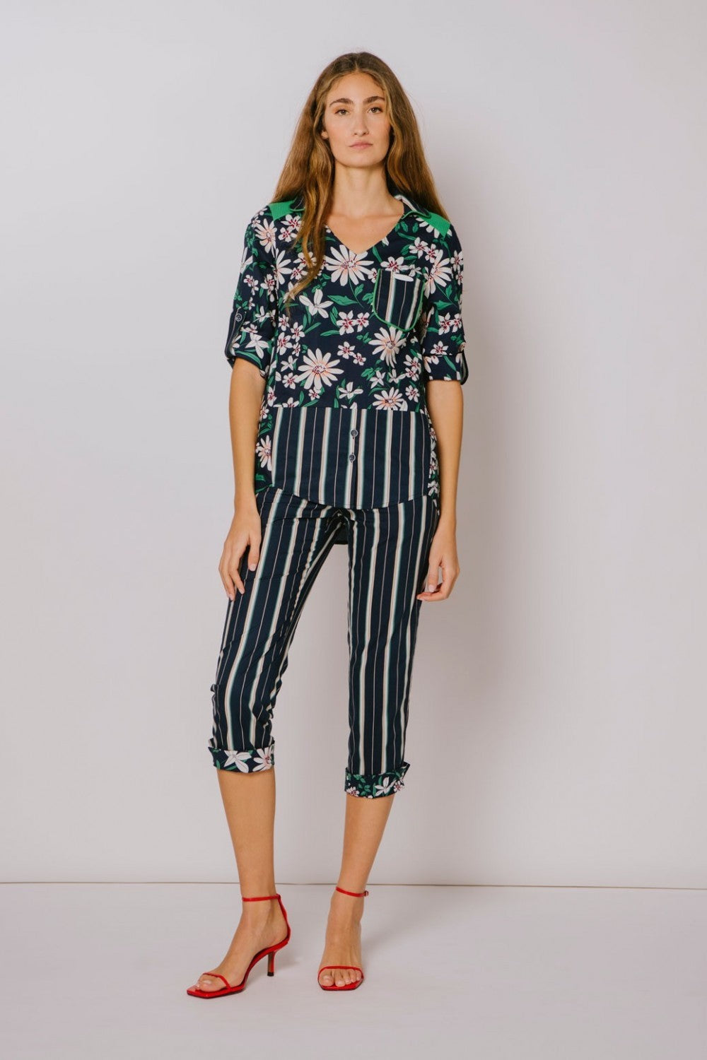 Blusa com estampa de margaridas