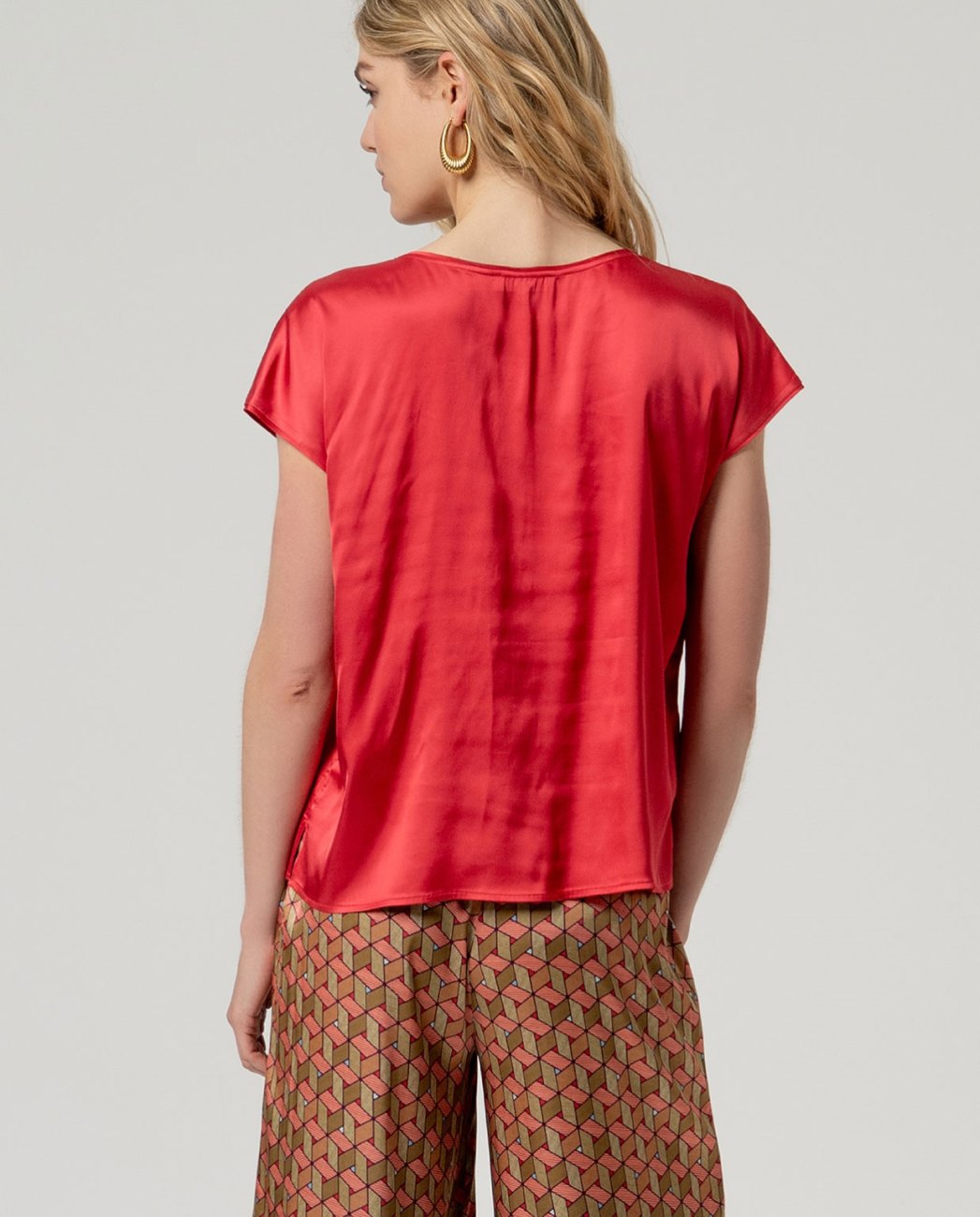 RED BLOUSE HIEN