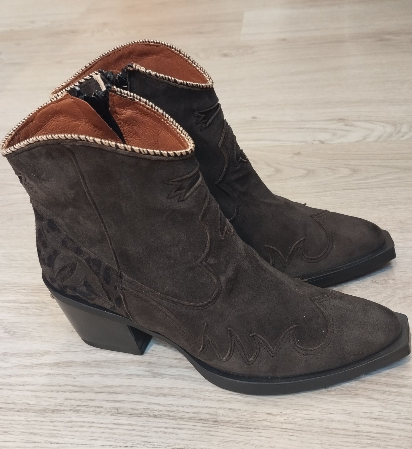 BROWN WESTERN ANKLE BOOTS