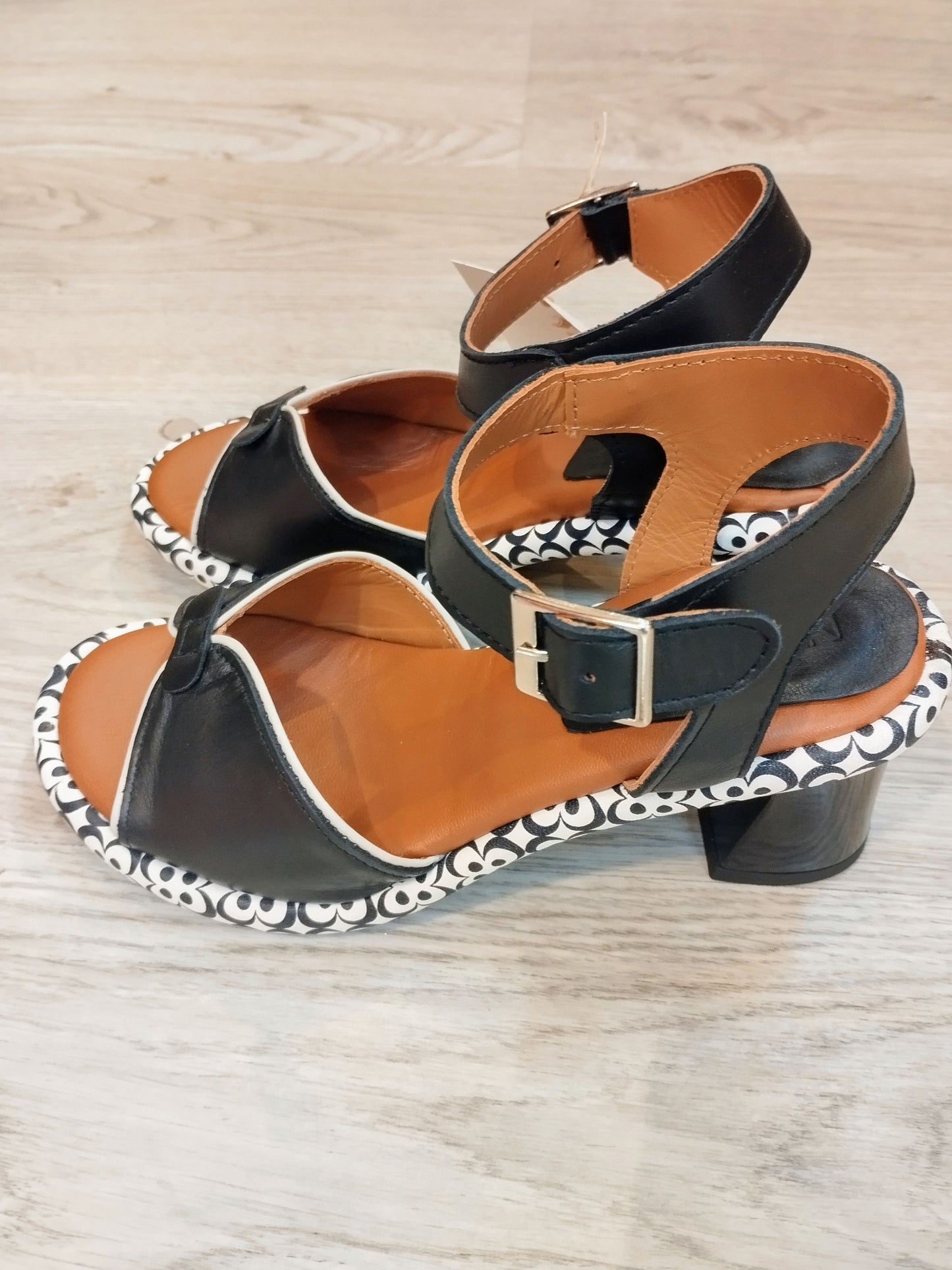 SANDÁLIAS DAFNE PRETAS