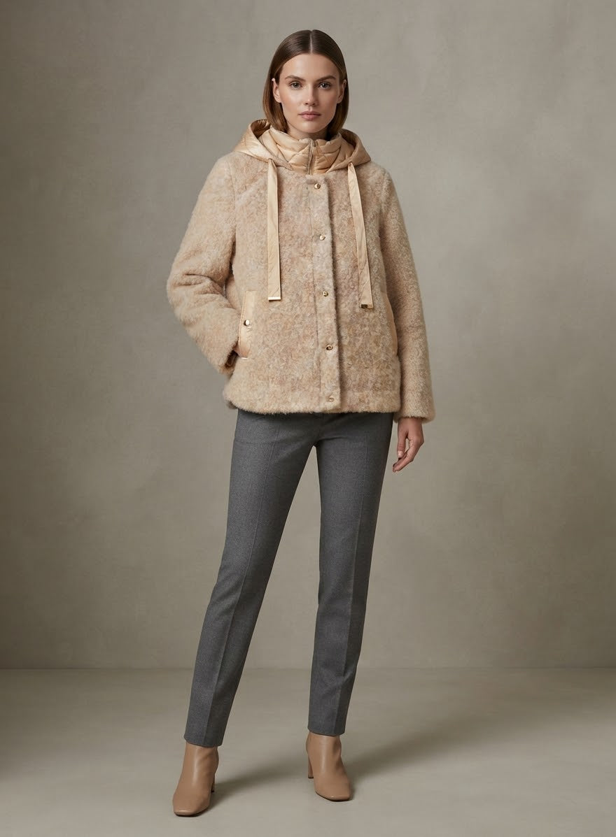 BEIGEFARBENE NEST-JACKE