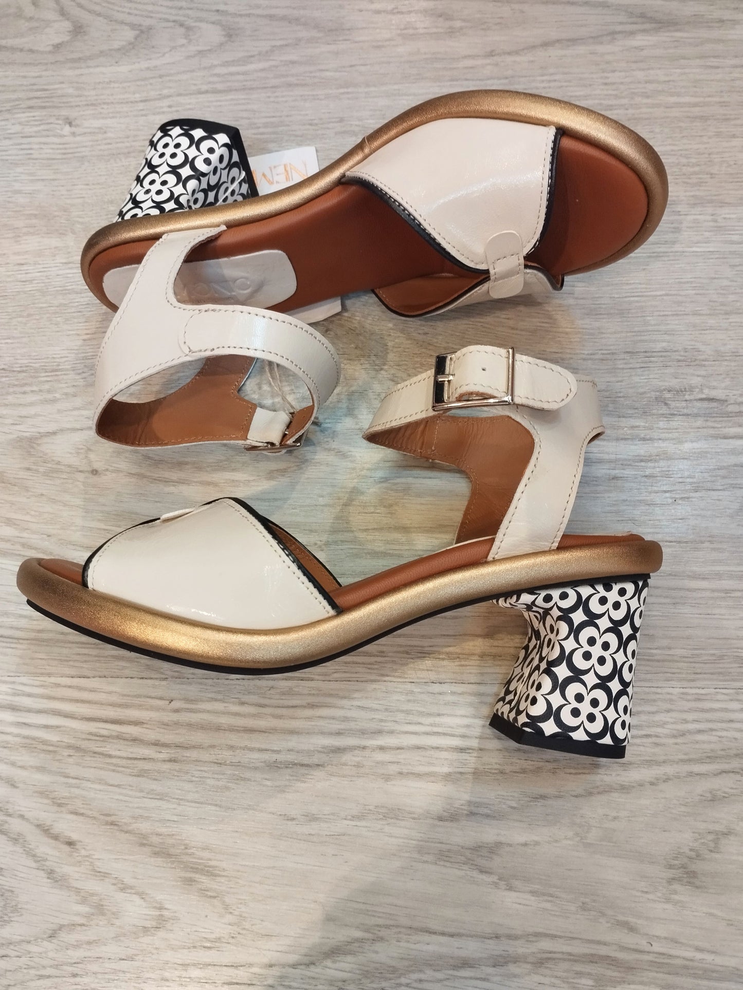 SANDÁLIA DAFNE BEGE