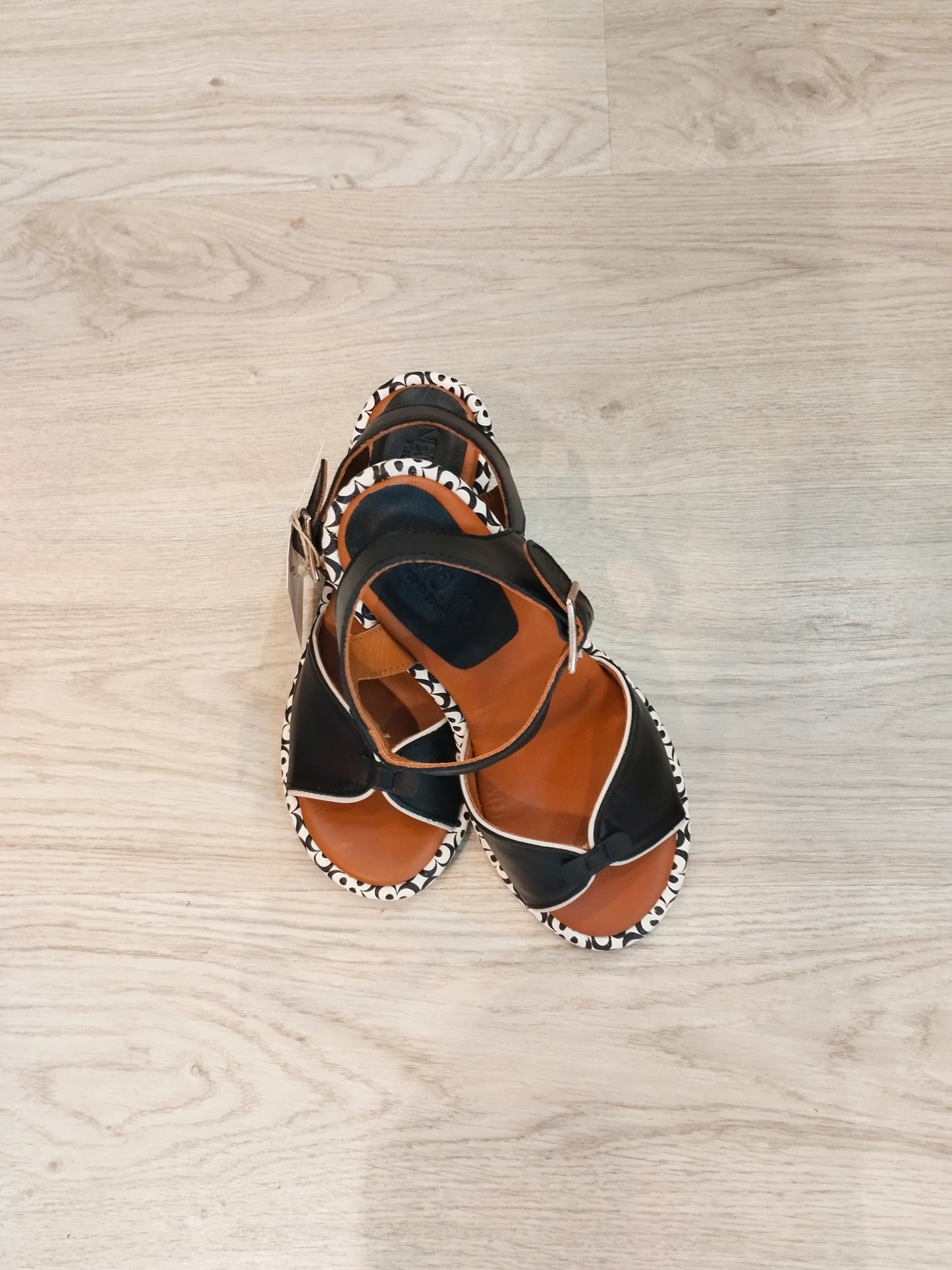 SANDÁLIAS DAFNE PRETAS