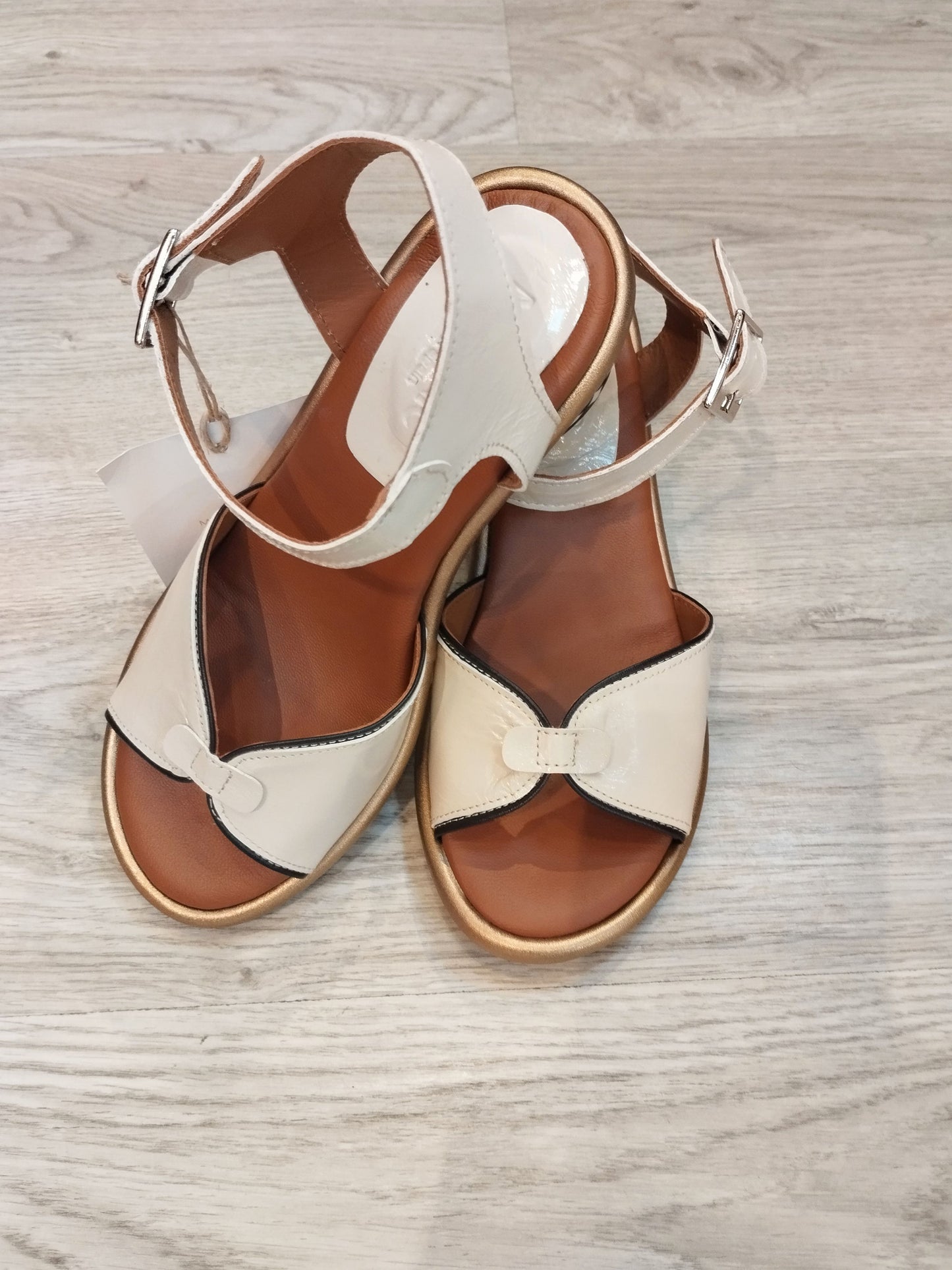 SANDÁLIA DAFNE BEGE